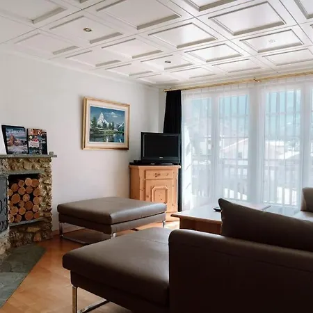 Cozy Chalet In アパート