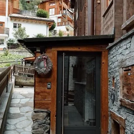 Апартаменти Cozy Chalet In *